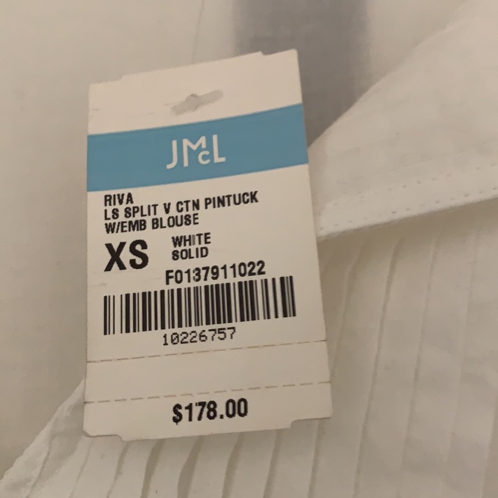 J McLaughin white tunic top - Picture 2 of 4